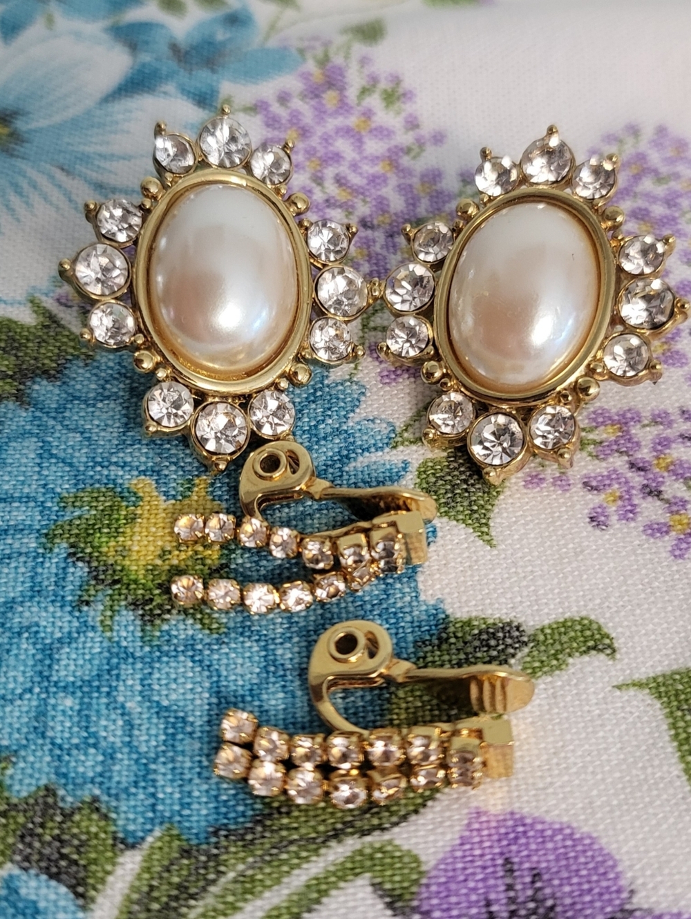 2pr Monet Clip On Earrings